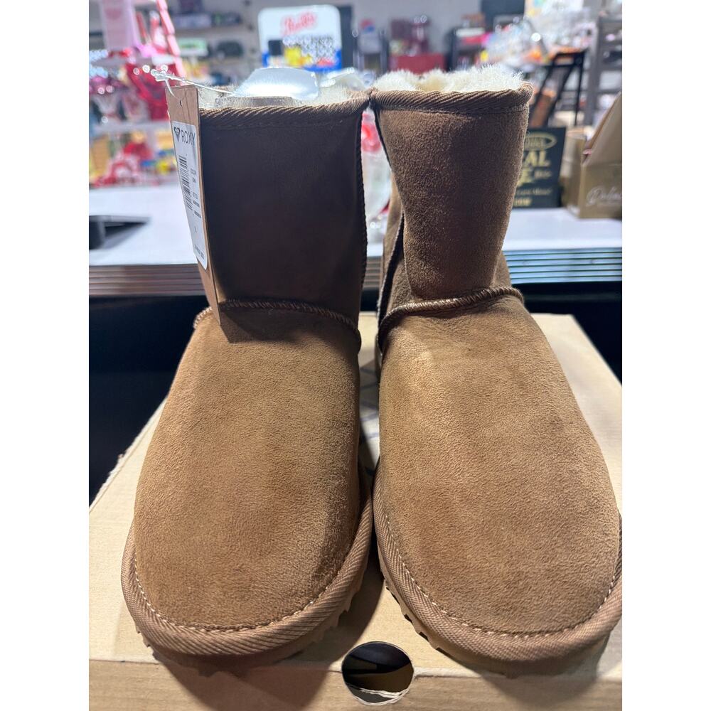 ROXY full grain leather slip on boots. Size 7.5
